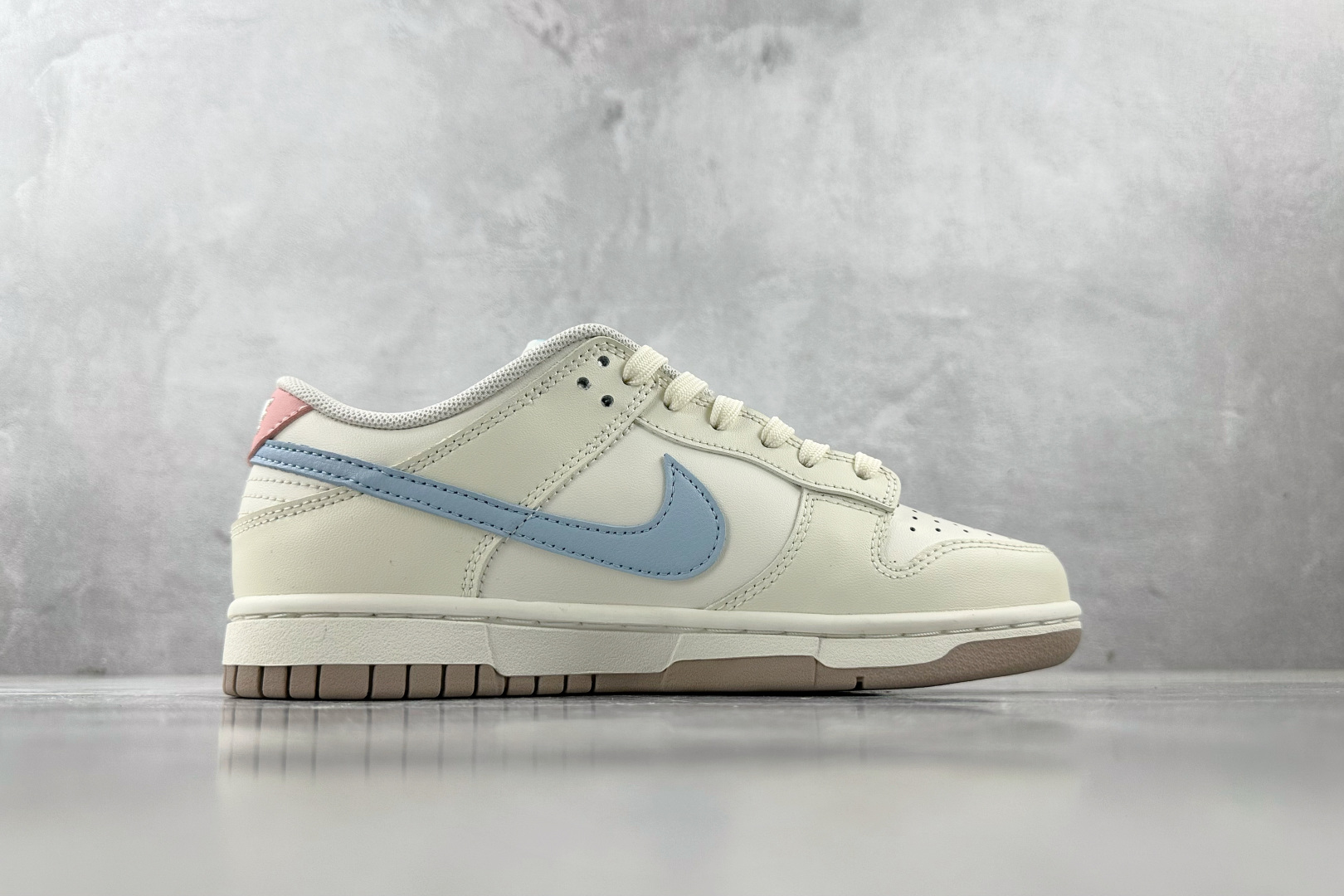 YC 
【定制球鞋】Nike Dunk 丘比特之心 米白蓝

货号：YW0212 012
尺码：35.5