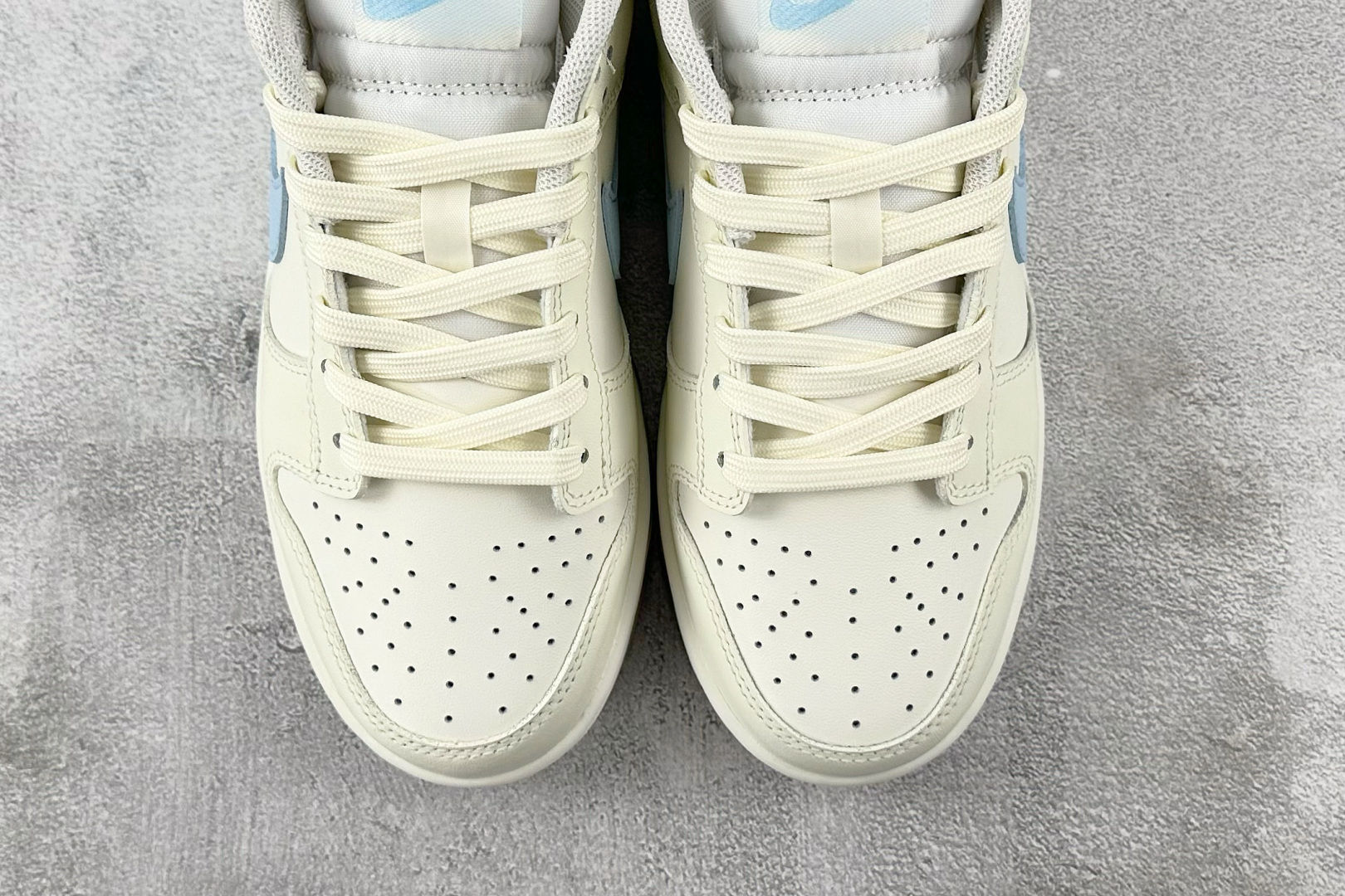 YC 
【定制球鞋】Nike Dunk 丘比特之心 米白蓝

货号：YW0212 012
尺码：35.5