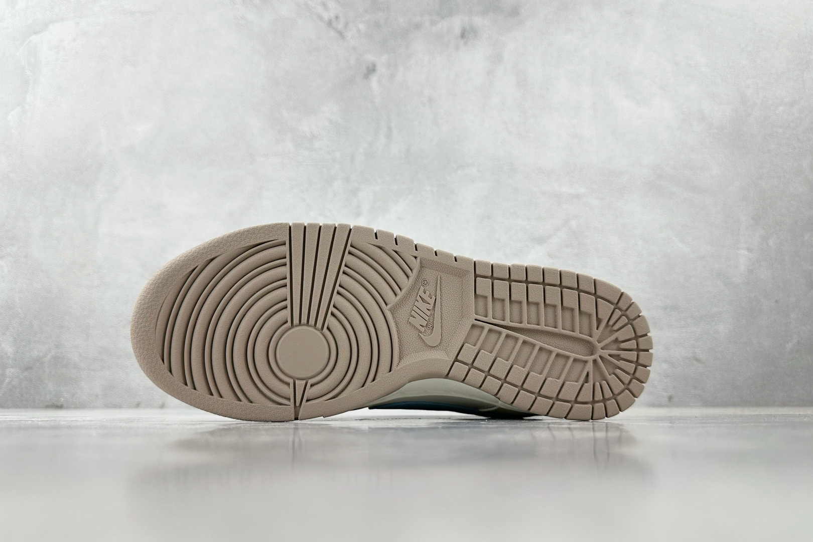 YC 
【定制球鞋】Nike Dunk 丘比特之心 米白蓝

货号：YW0212 012
尺码：35.5