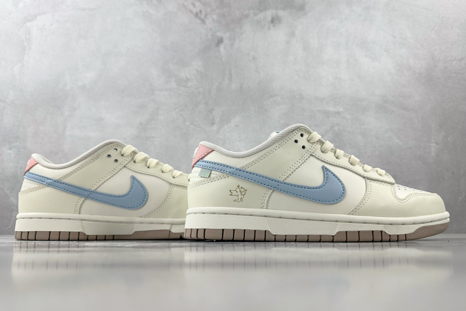 YC 
【定制球鞋】Nike Dunk 丘比特之心 米白蓝

货号：YW0212 012
尺码：35.5