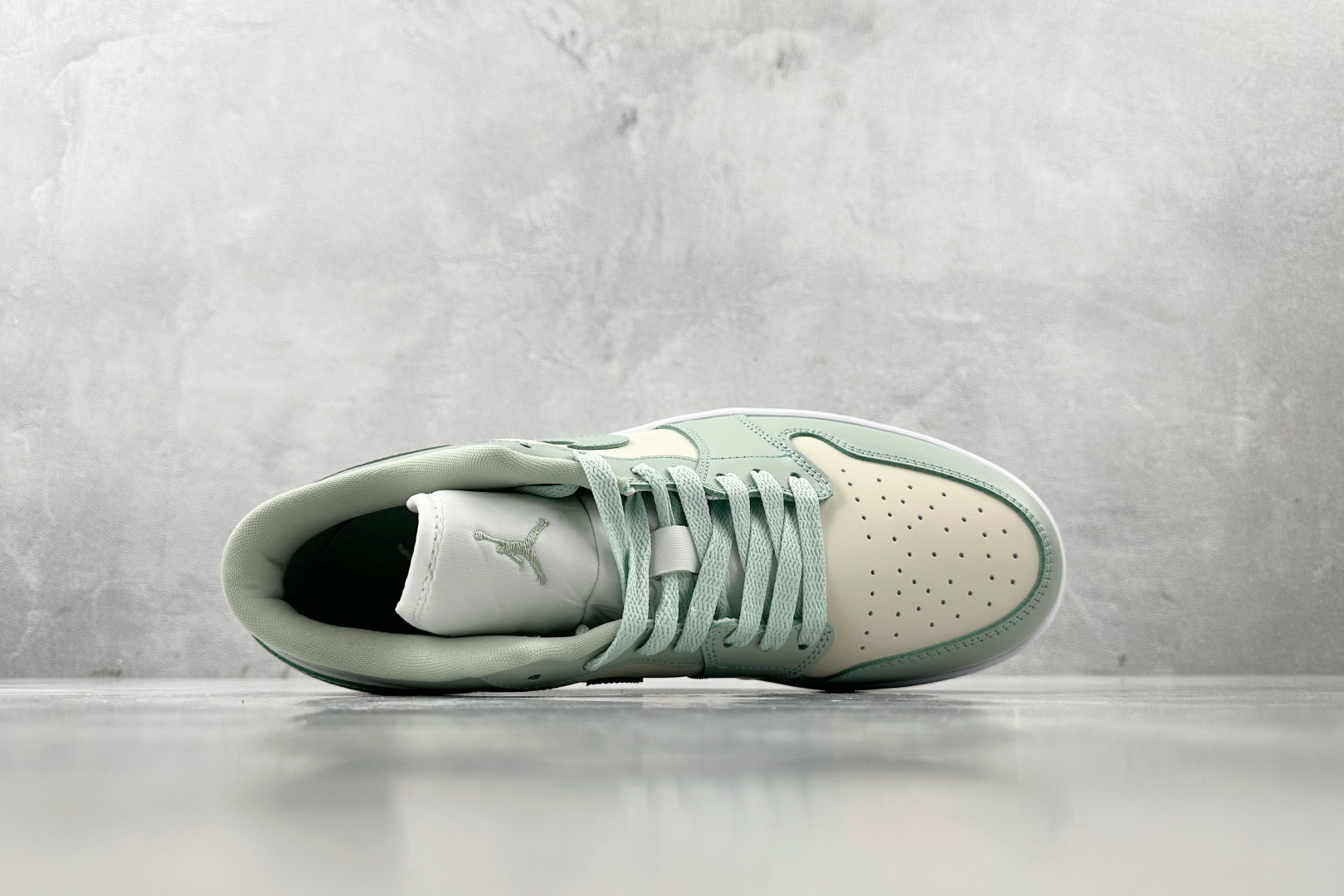 XC 
Jordan Air Jordan 1 Low SE“Seafoam”绿色

货号：HF4078