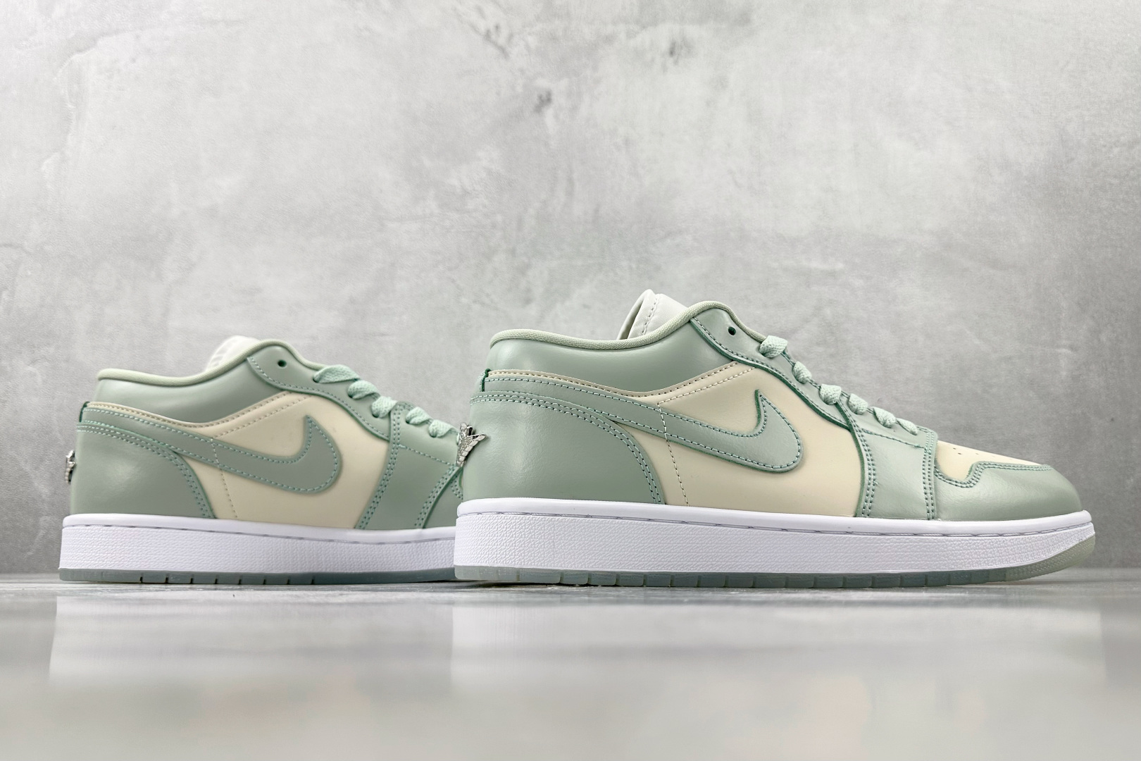 XC 
Jordan Air Jordan 1 Low SE“Seafoam”绿色

货号：HF4078