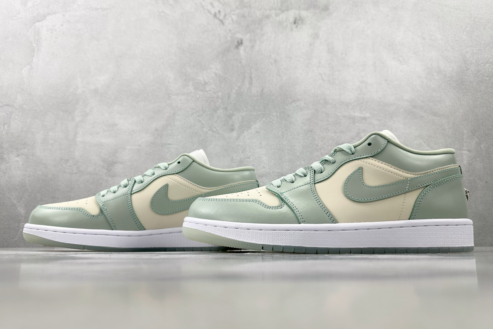 XC 
Jordan Air Jordan 1 Low SE“Seafoam”绿色

货号：HF4078