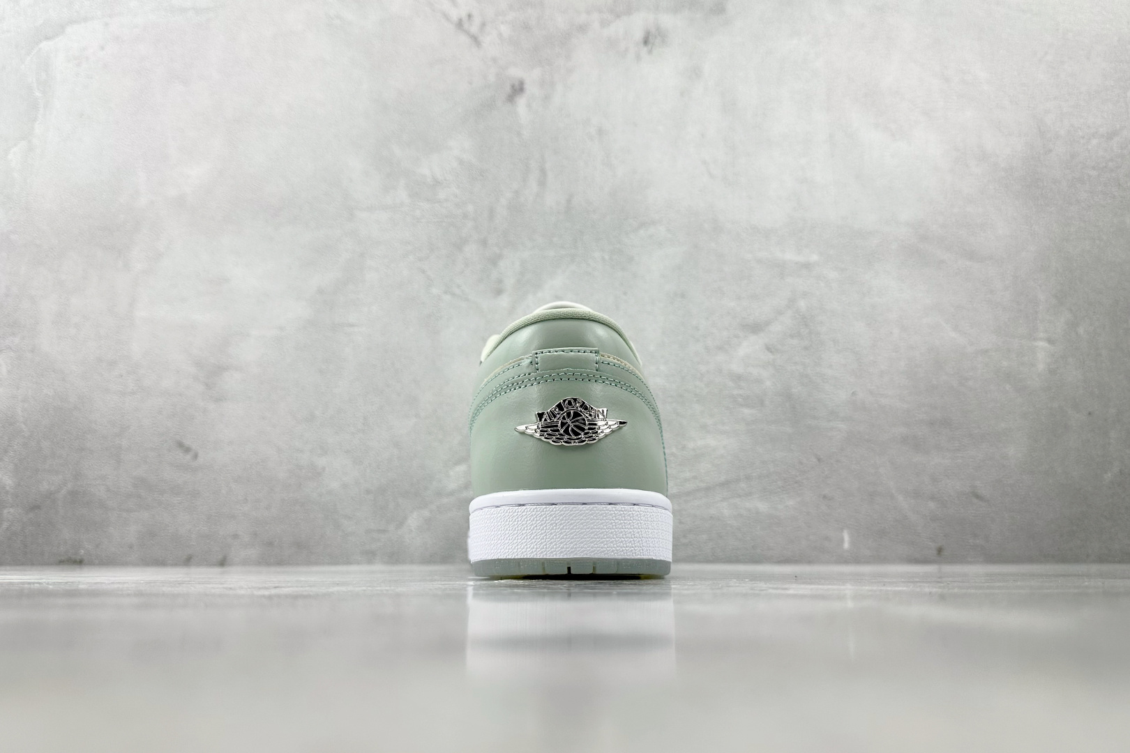 XC 
Jordan Air Jordan 1 Low SE“Seafoam”绿色

货号：HF4078