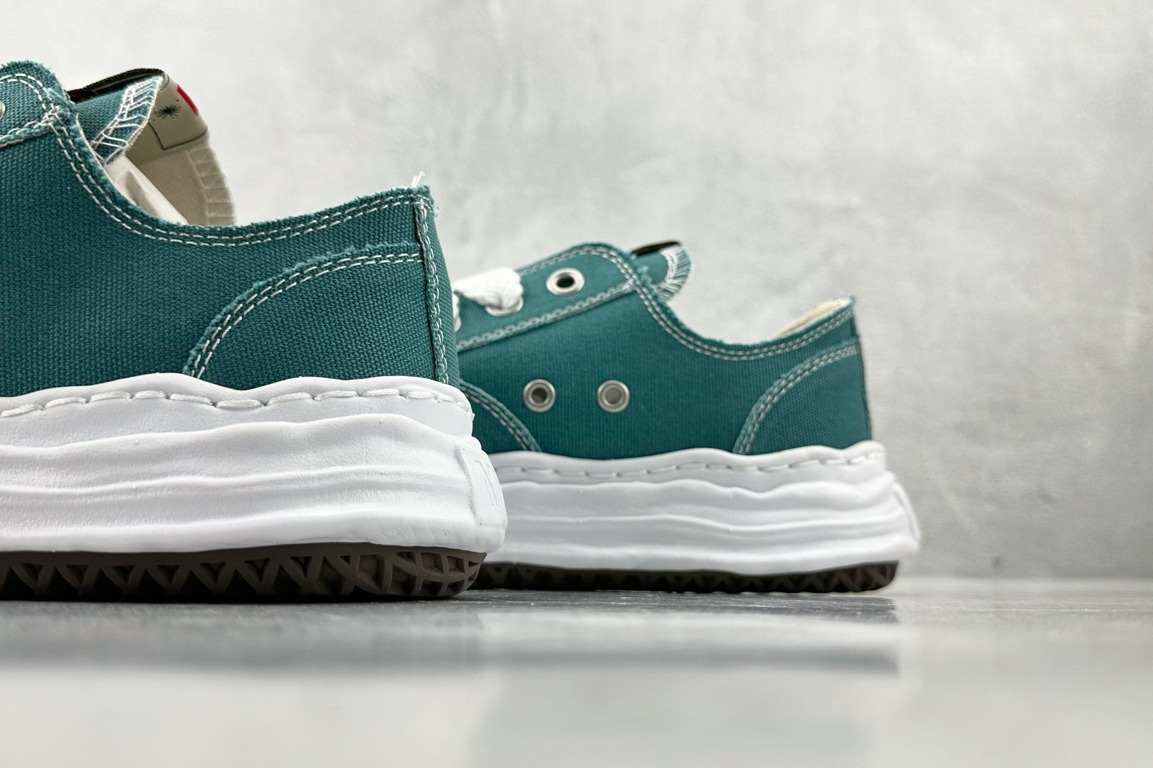 纯原 
MIHARA YASUHIRO三原康裕 Hank OG Sole 蓝色

货号：A05FW702