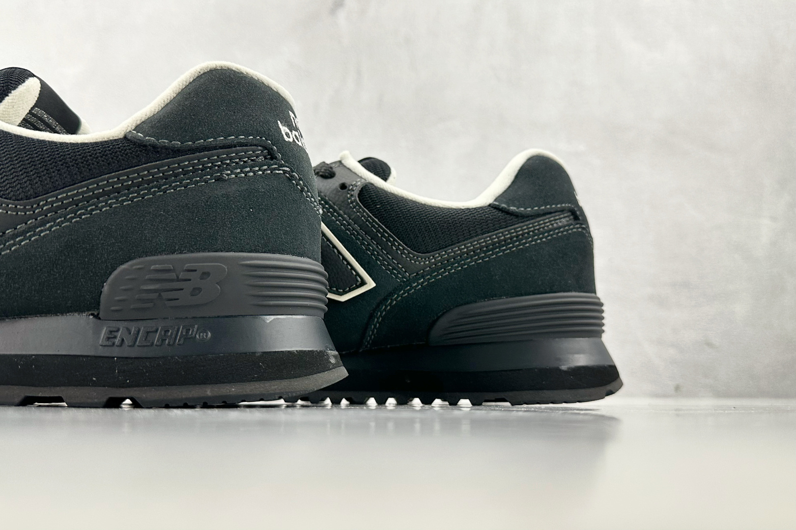 DT 
公司级 顶级纯原 niko and .. x New Balance NB 574 黑色

货号