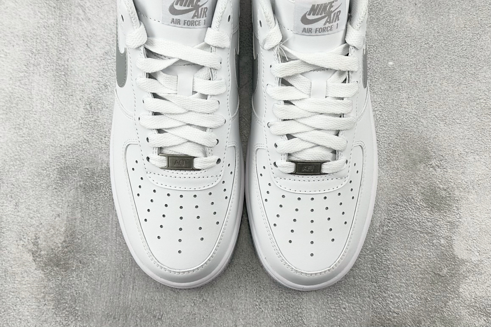 5A 
口碑之作  Nike Air Force 1 Low 白灰

货号：FJ4146-100
尺码：