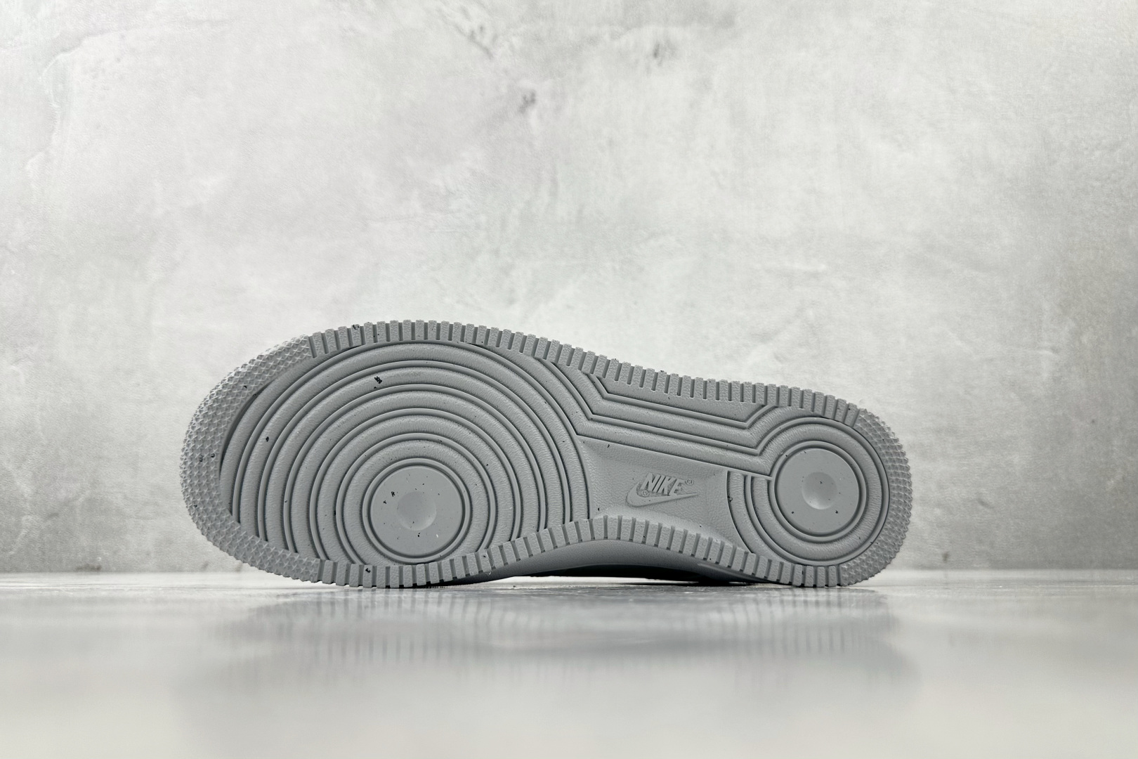 5A 
口碑之作  Nike Air Force 1 Low 白灰

货号：FJ4146-100
尺码：