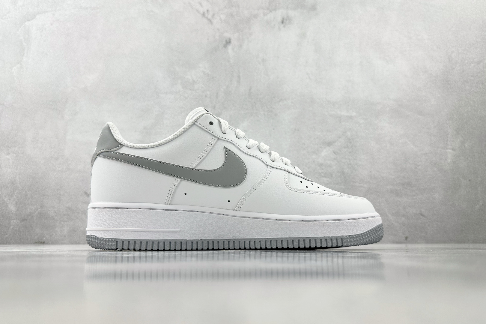 5A 
口碑之作  Nike Air Force 1 Low 白灰

货号：FJ4146-100
尺码：