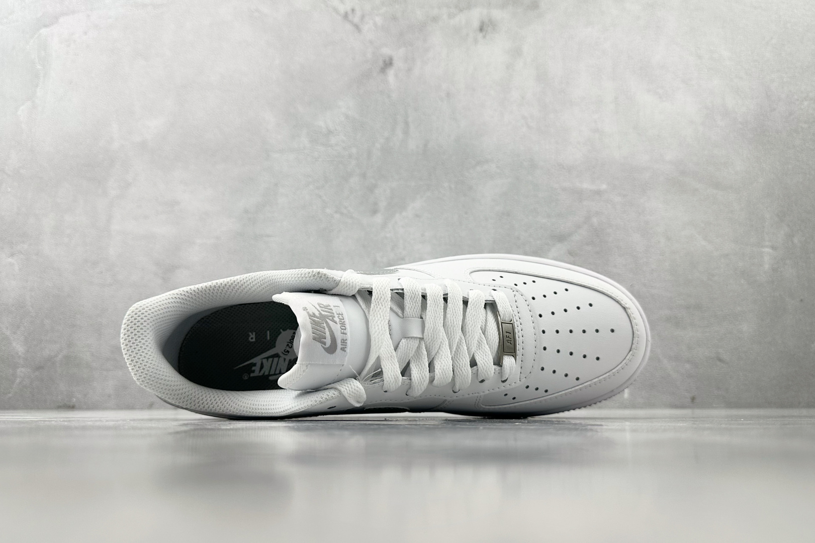 5A 
口碑之作  Nike Air Force 1 Low 白灰

货号：FJ4146-100
尺码：