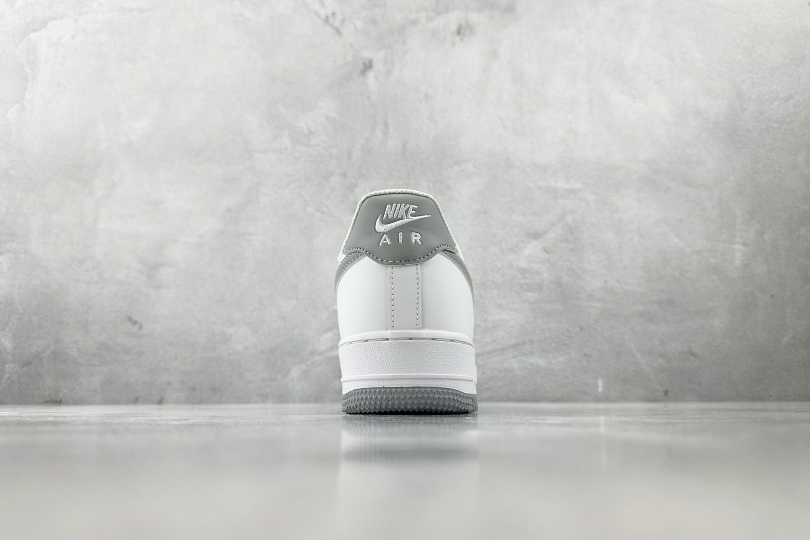 5A 
口碑之作  Nike Air Force 1 Low 白灰

货号：FJ4146-100
尺码：