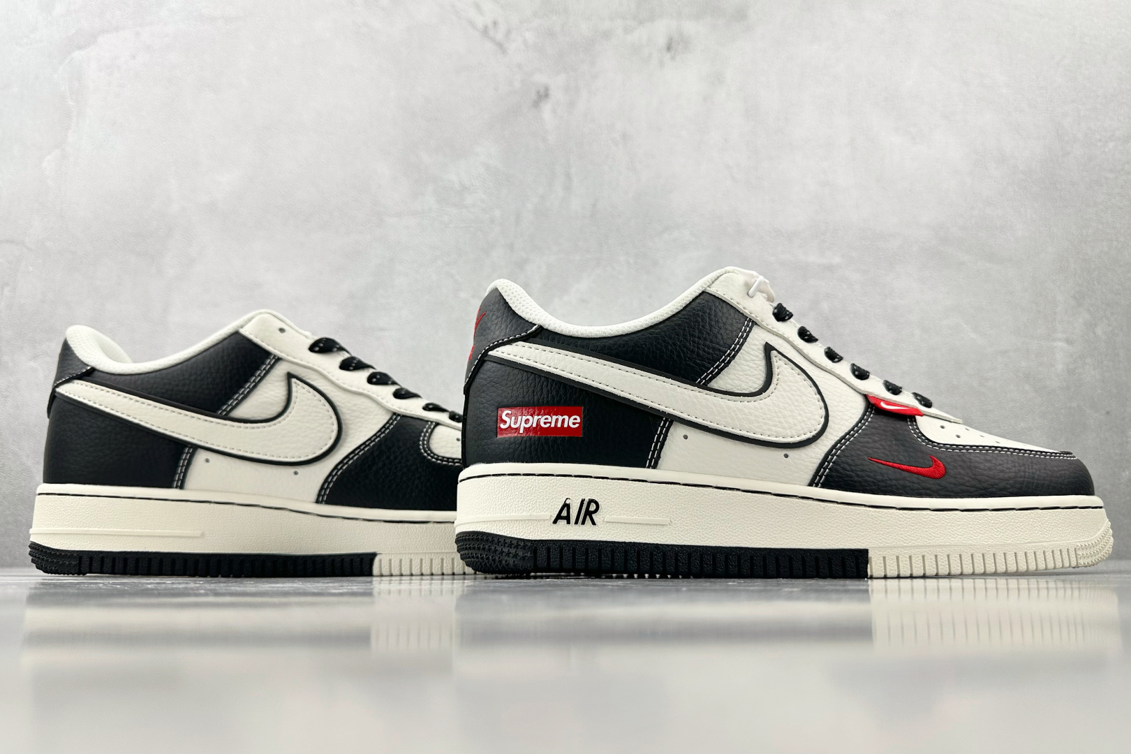 XC 
Nike Air Force 1'07  Supreme 联名 黑白

货号：CS5288 00