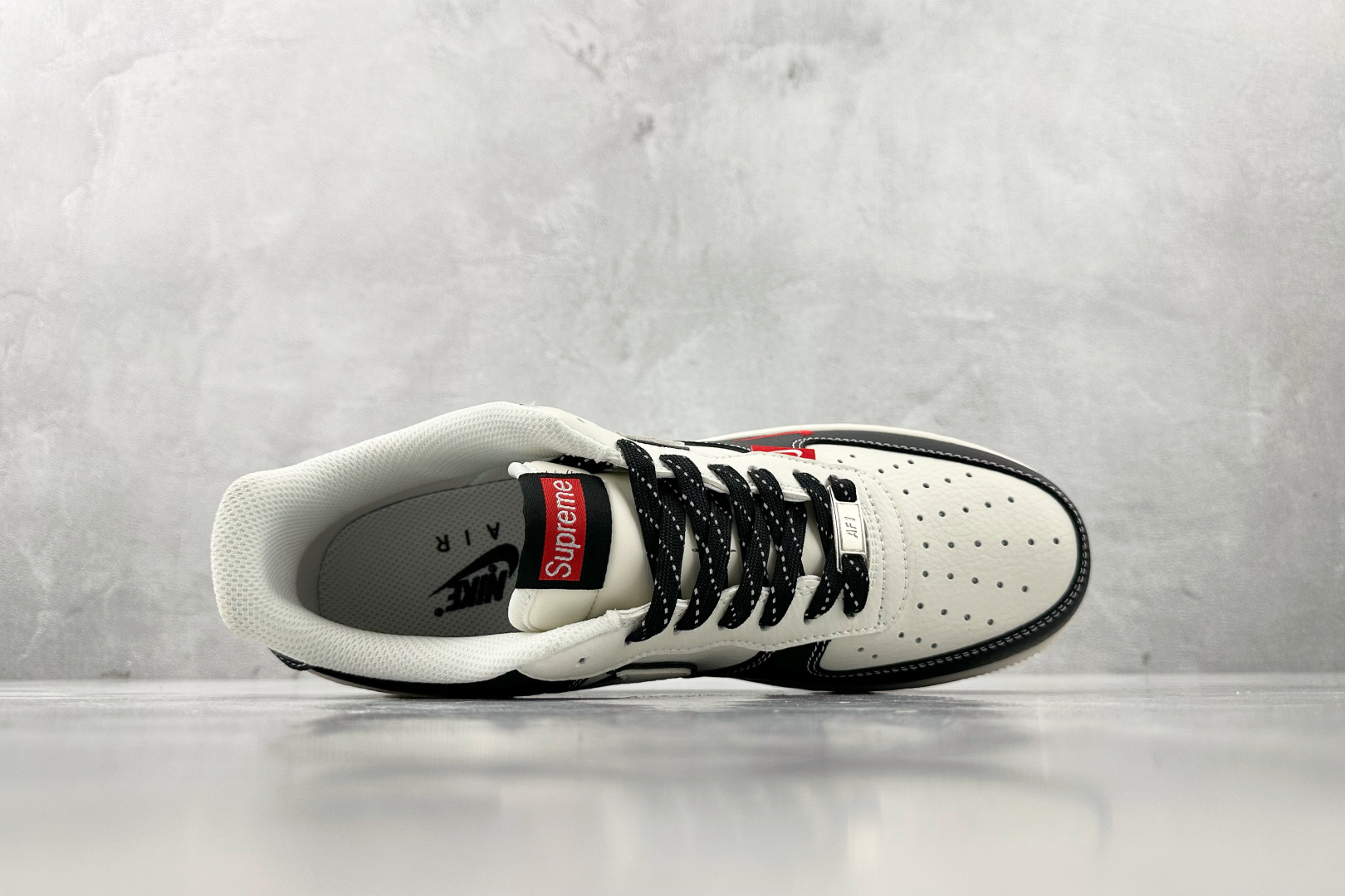 XC 
Nike Air Force 1'07  Supreme 联名 黑白

货号：CS5288 00
