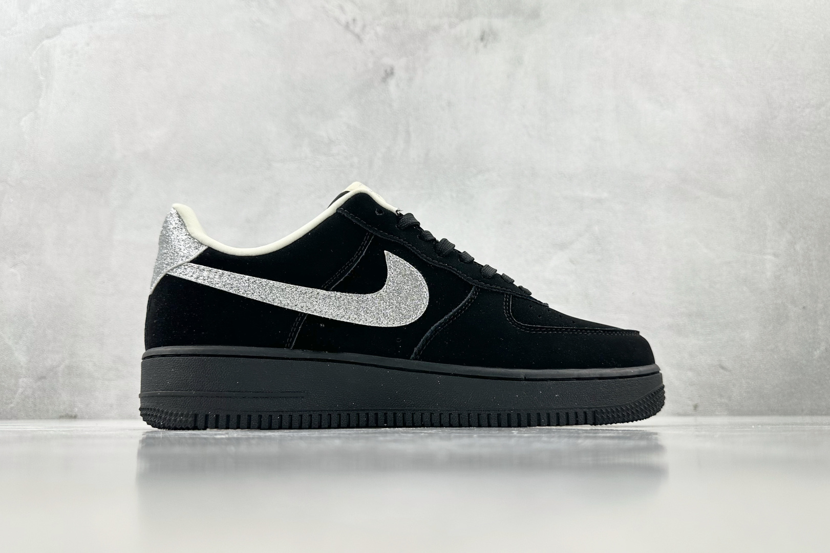 XC 
Nike Air Force 1'07  斯图西 联名 黑色

货号：DF0188 043
尺码