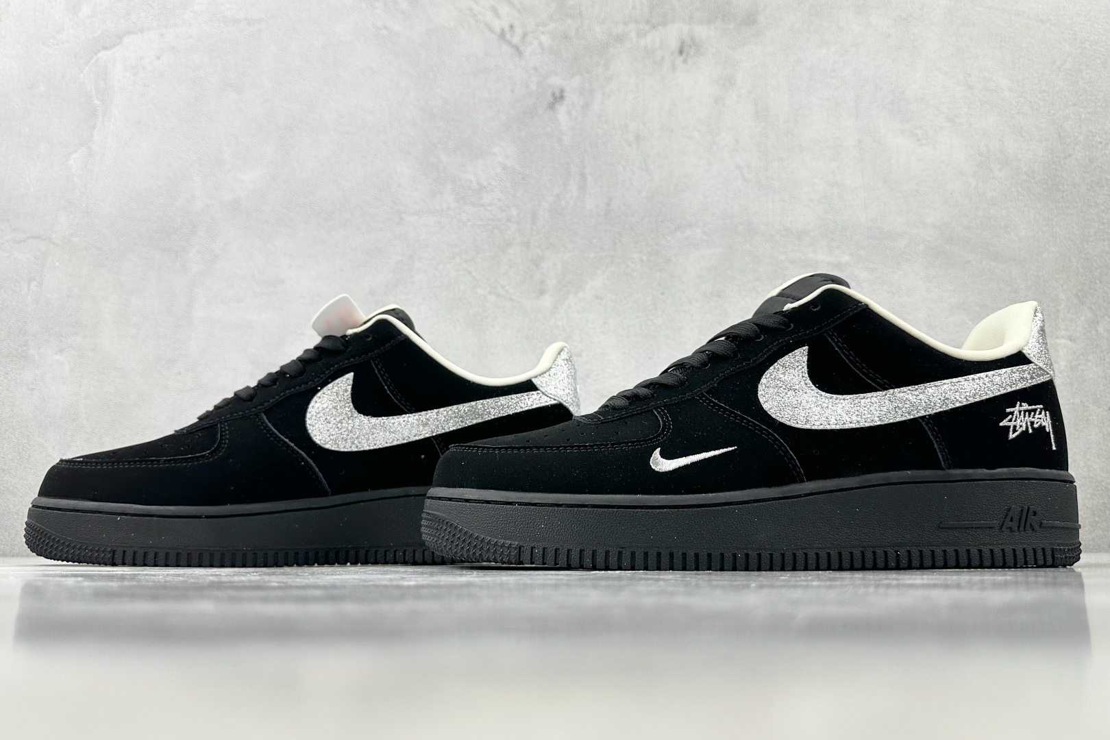 XC 
Nike Air Force 1'07  斯图西 联名 黑色

货号：DF0188 043
尺码
