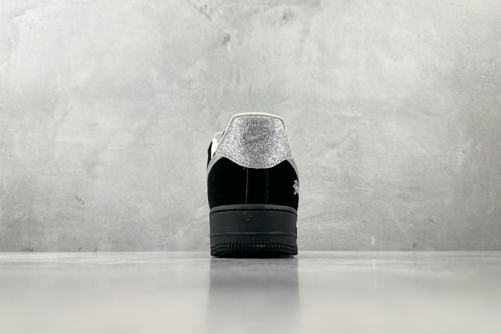 XC 
Nike Air Force 1'07  斯图西 联名 黑色

货号：DF0188 043
尺码