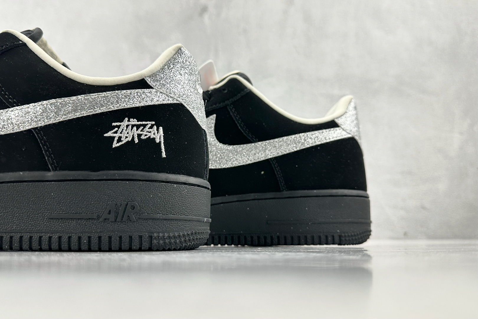 XC 
Nike Air Force 1'07  斯图西 联名 黑色

货号：DF0188 043
尺码