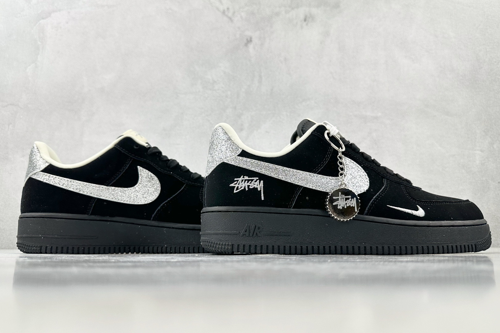 XC 
Nike Air Force 1'07  斯图西 联名 黑色

货号：DF0188 043
尺码