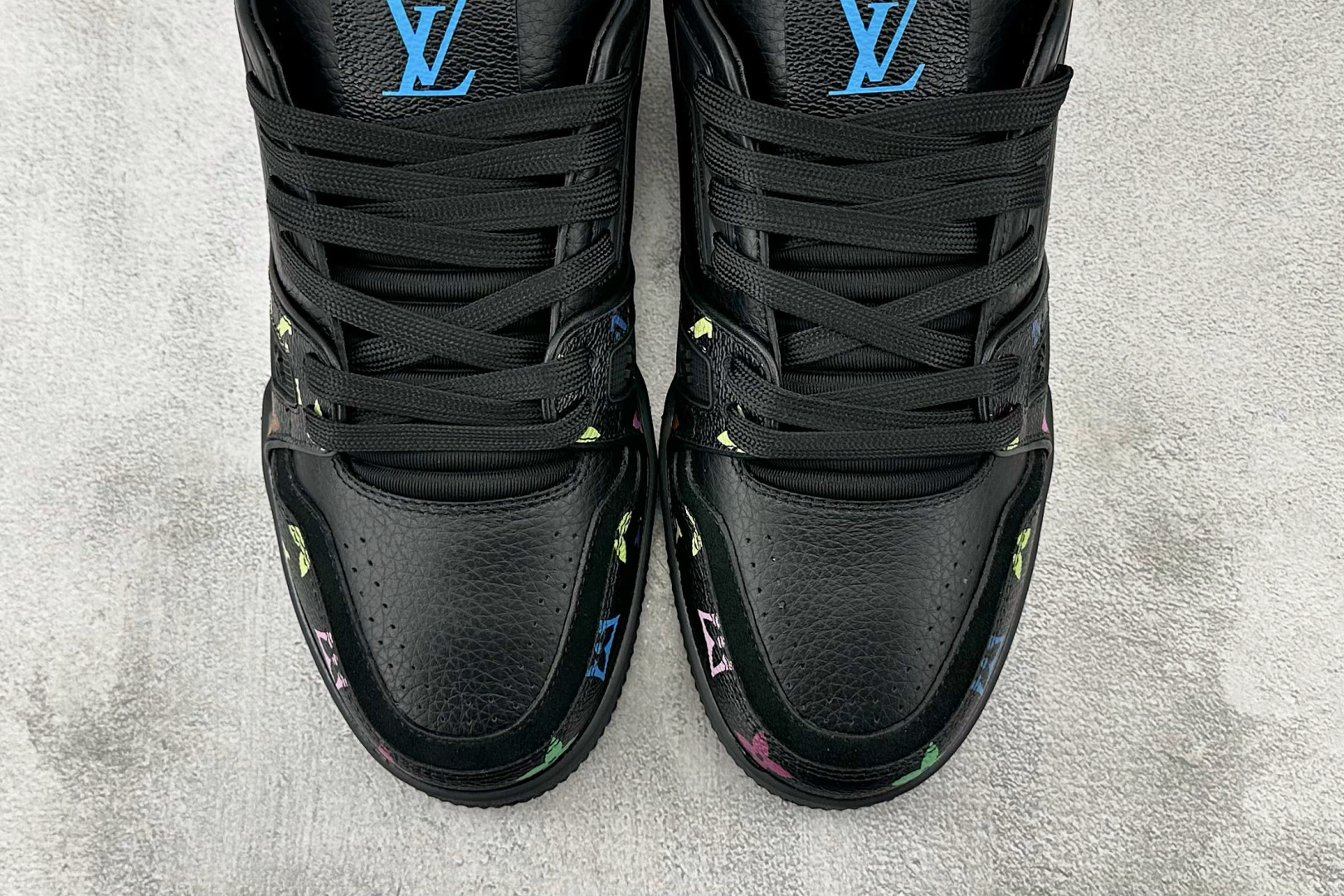 380 LOUIS VUITTON Trainer黑色  1AHDW4