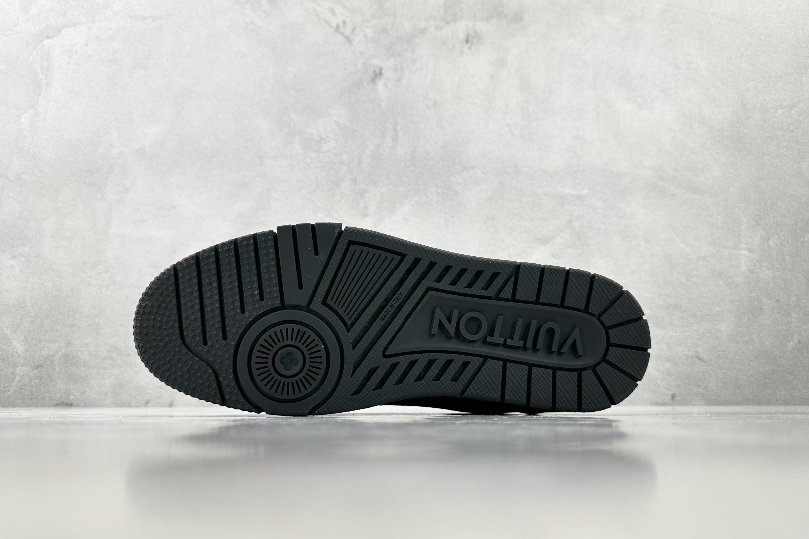 380 LOUIS VUITTON Trainer黑色  1AHDW4