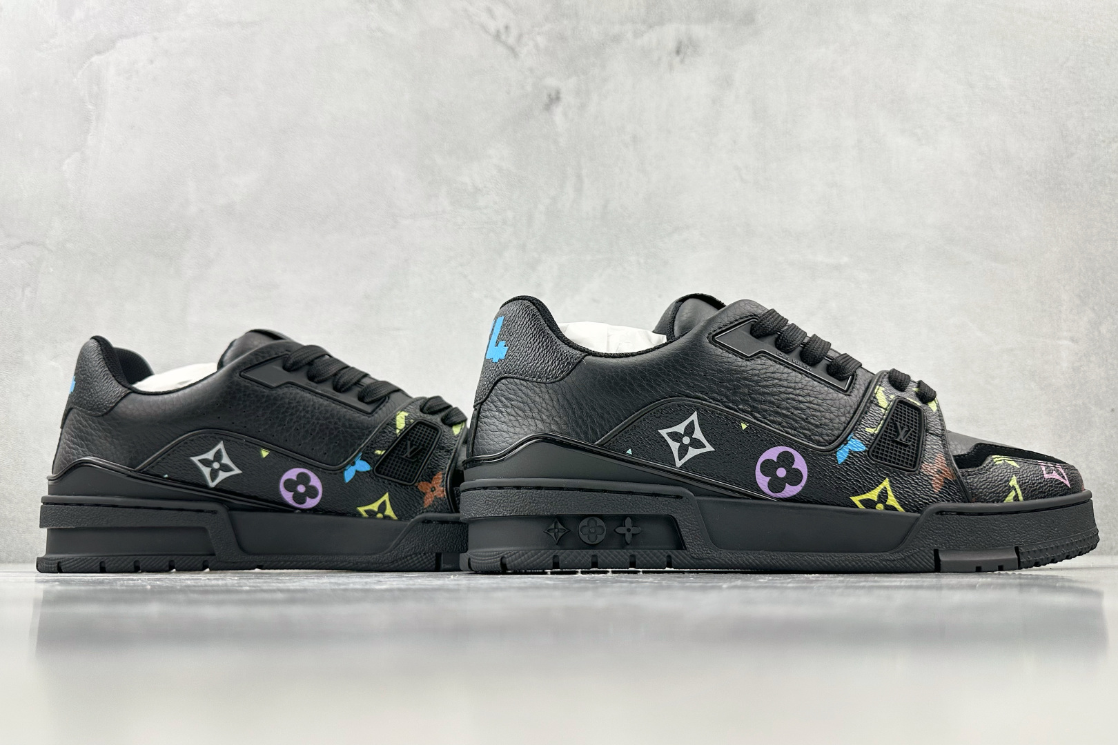 380 LOUIS VUITTON Trainer黑色  1AHDW4