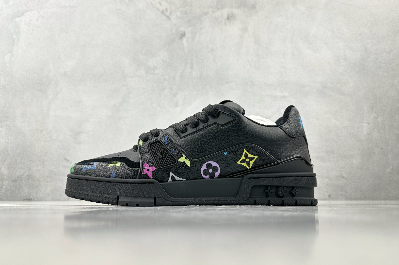 380 LOUIS VUITTON Trainer黑色  1AHDW4