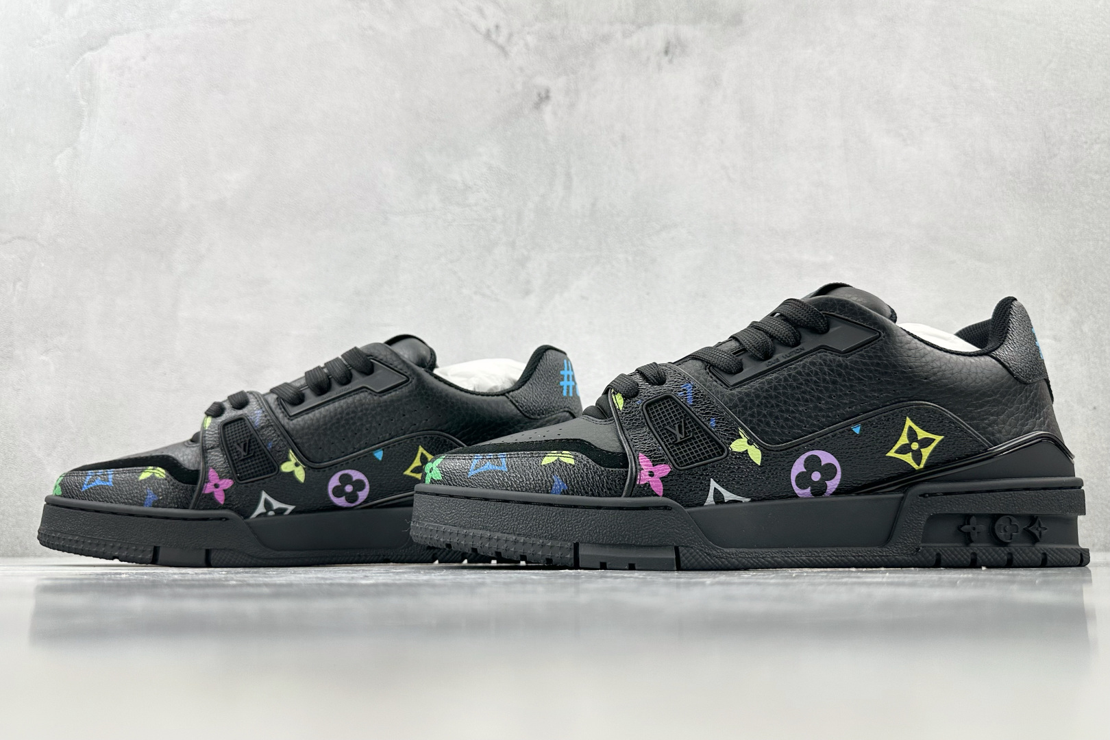 380 LOUIS VUITTON Trainer黑色  1AHDW4
