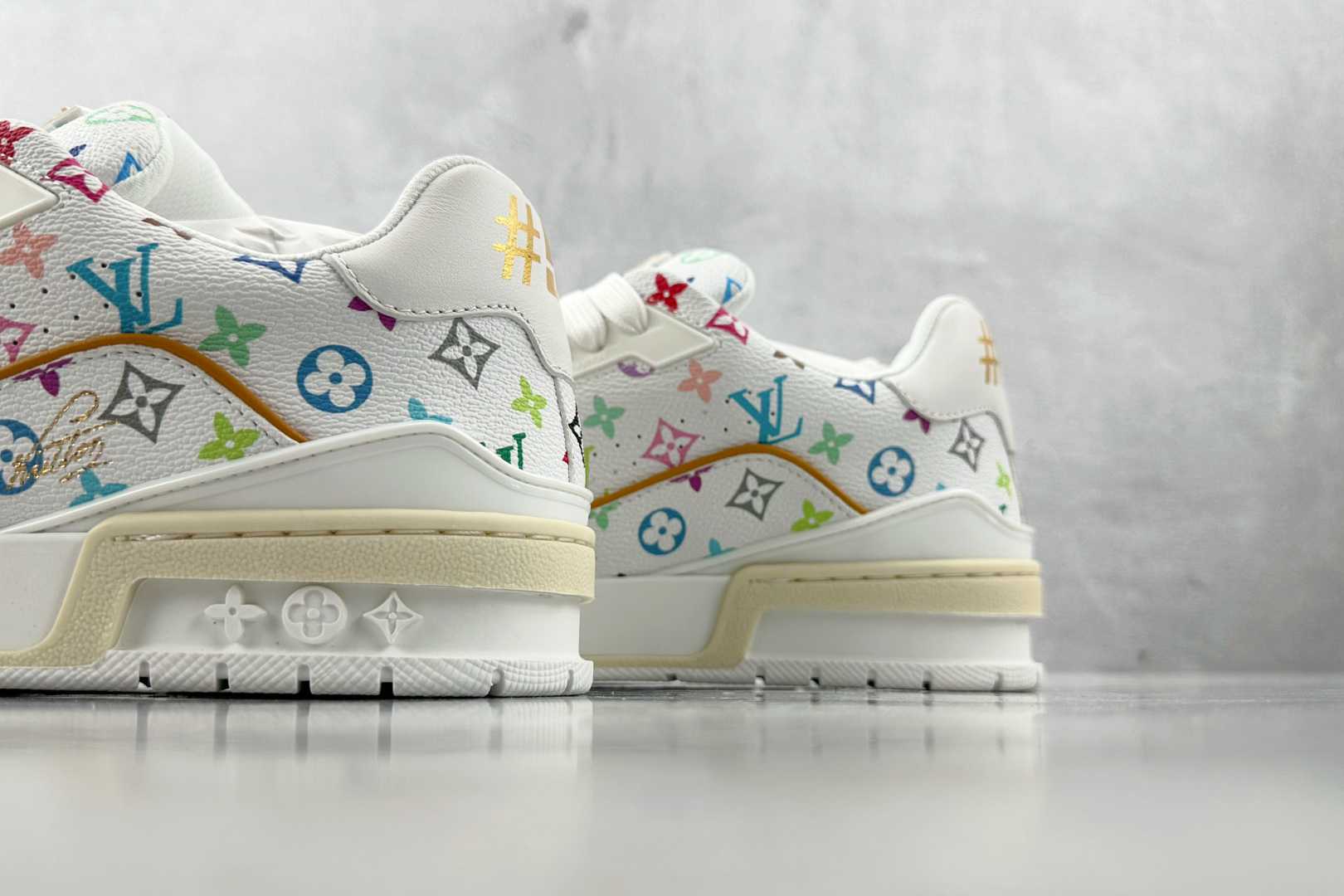 380 村上隆/Takashi Murakami × LOUIS VUITTON Trainer 白色  1AHEKG