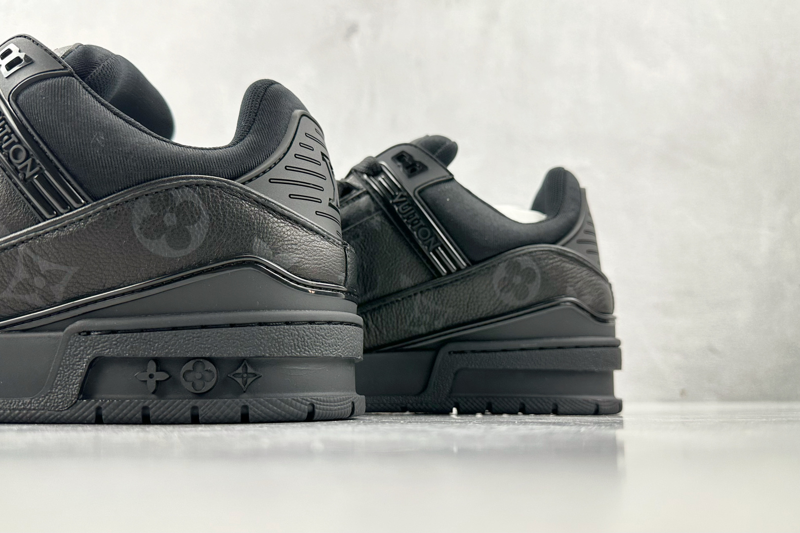 380 LOUIS VUITTON Trainer 2025 黑色  1AHDBE