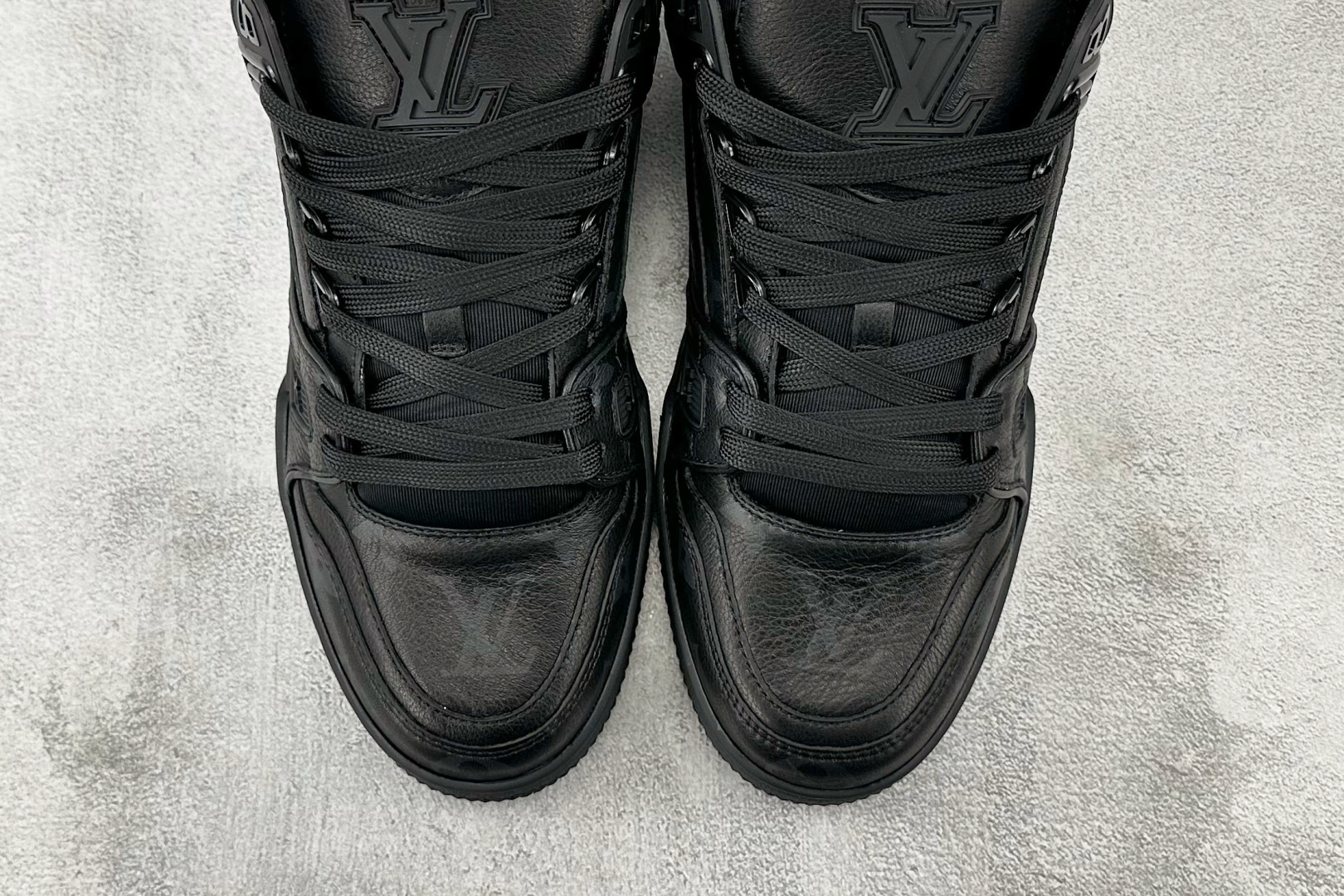 380 LOUIS VUITTON Trainer 2025 黑色  1AHDBE