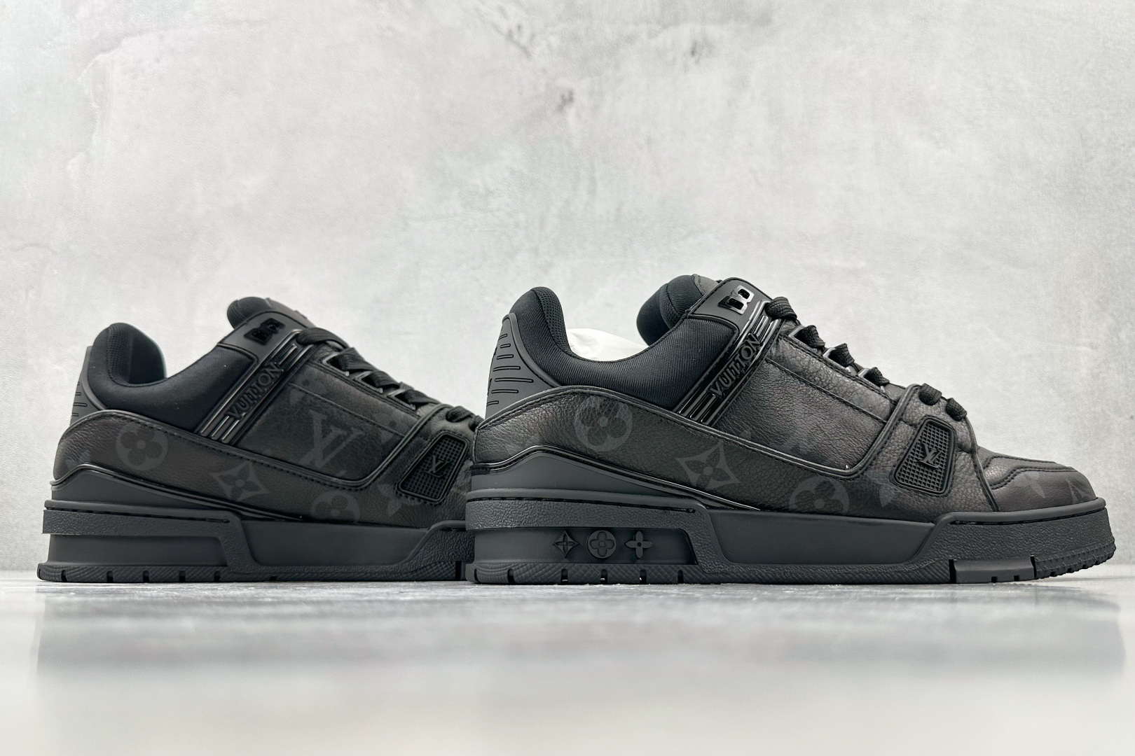 380 LOUIS VUITTON Trainer 2025 黑色  1AHDBE