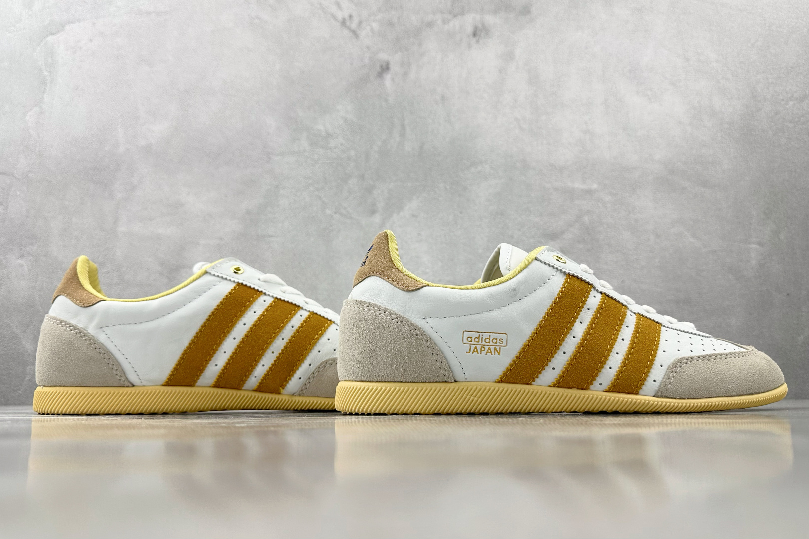 R 版 
出口订单  adidas Japan米黄色

货号：IG2011
尺码：35.5 36 36.