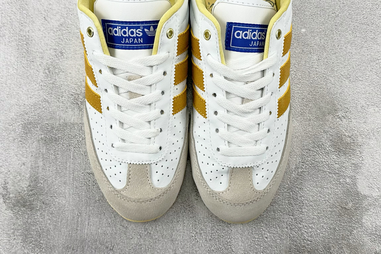 R 版 
出口订单  adidas Japan米黄色

货号：IG2011
尺码：35.5 36 36.