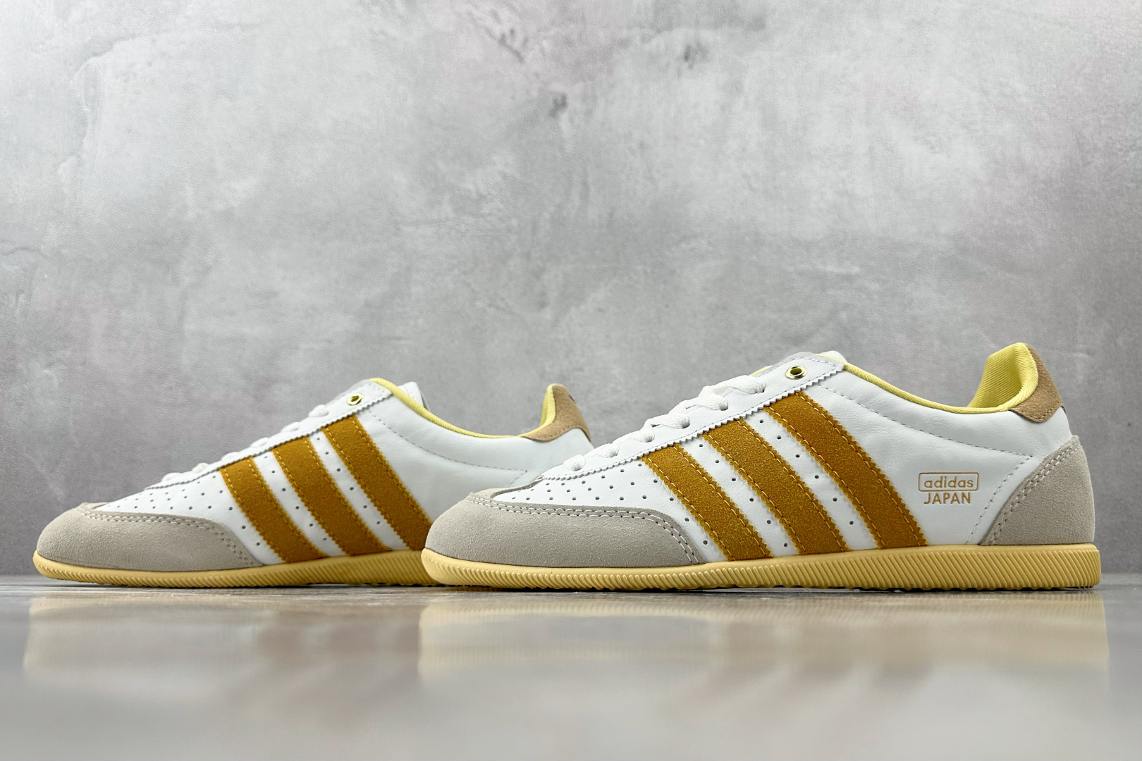 R 版 
出口订单  adidas Japan米黄色

货号：IG2011
尺码：35.5 36 36.