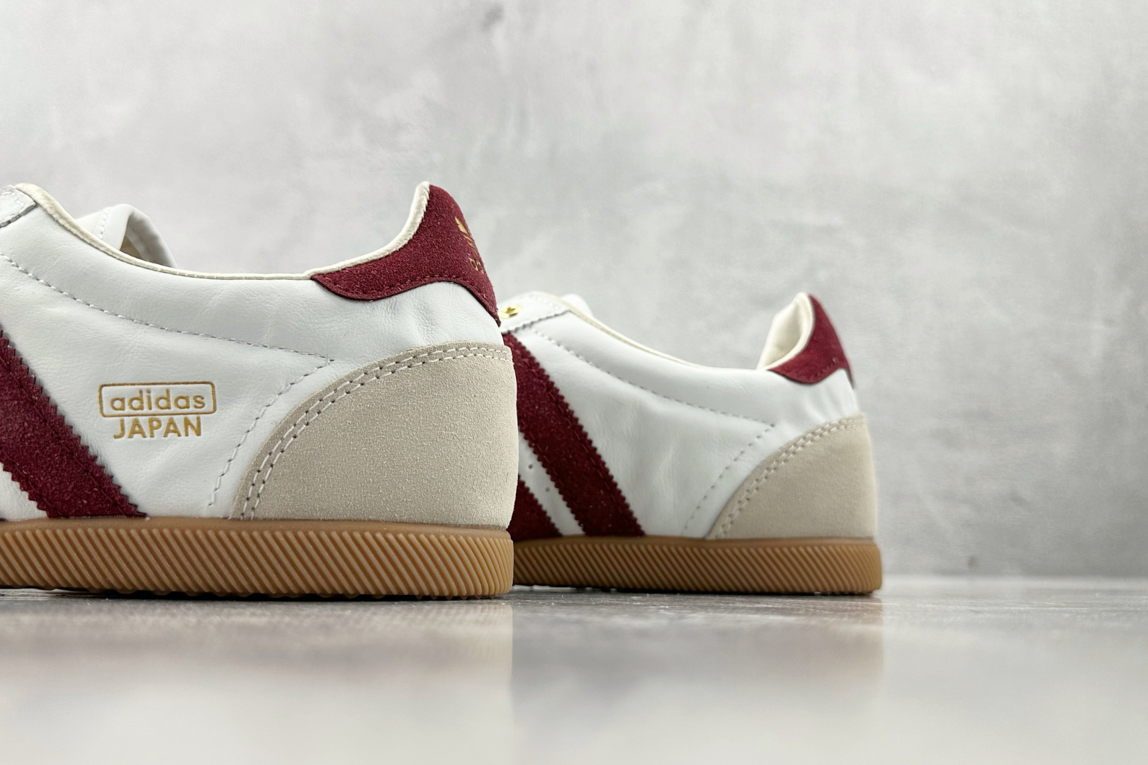 R 版 
出口订单  adidas originals JAPAN Shoes白红色

货号：JR055