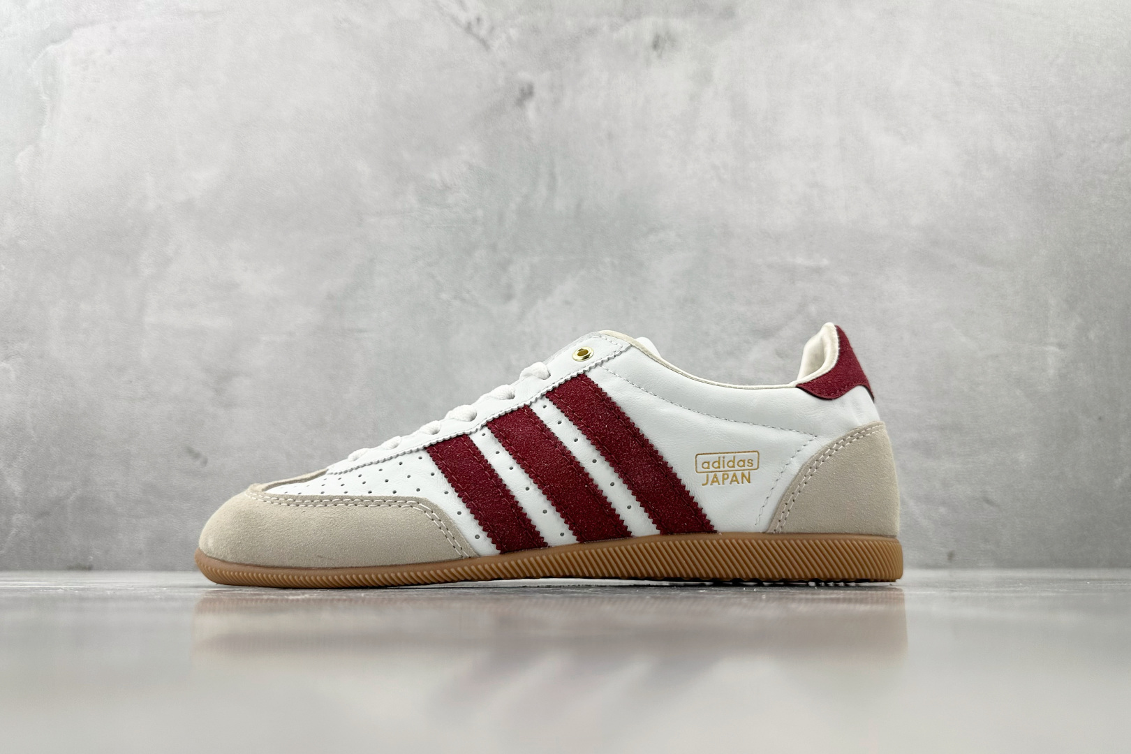 R 版 
出口订单  adidas originals JAPAN Shoes白红色

货号：JR055