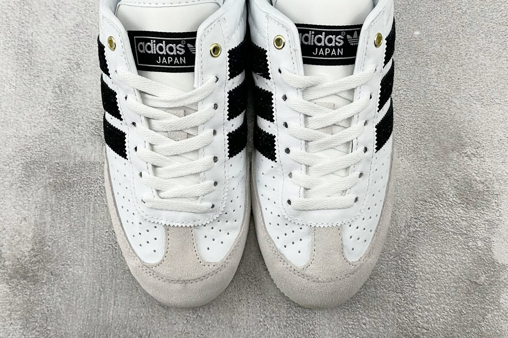 R 版 
出口订单  adidas originals JAPAN  W 黑白色

货号：IH5489
