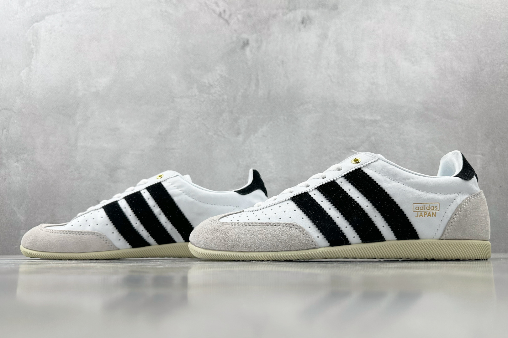 R 版 
出口订单  adidas originals JAPAN  W 黑白色

货号：IH5489
