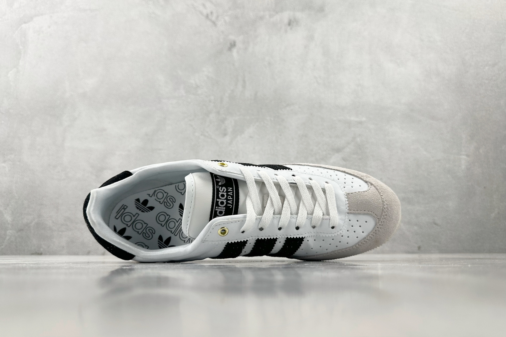 R 版 
出口订单  adidas originals JAPAN  W 黑白色

货号：IH5489
