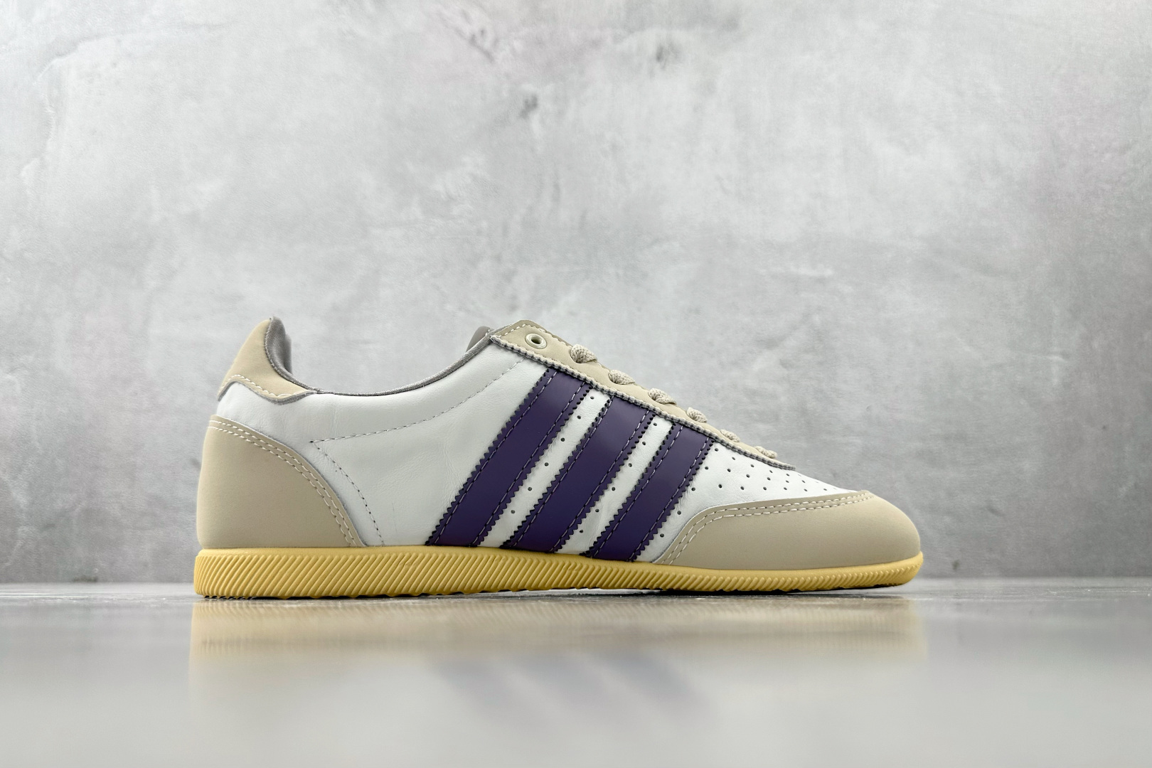 R 版 
出口订单  adidas originals JAPAN  米白色

货号：JI2664
尺码