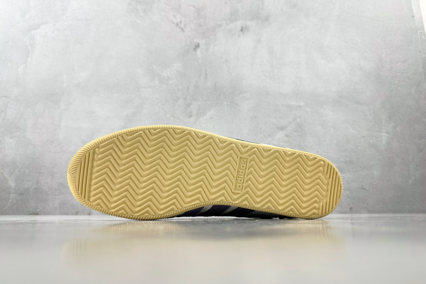 R 版 
出口订单  adidas originals JAPAN  米白色

货号：JI2664
尺码