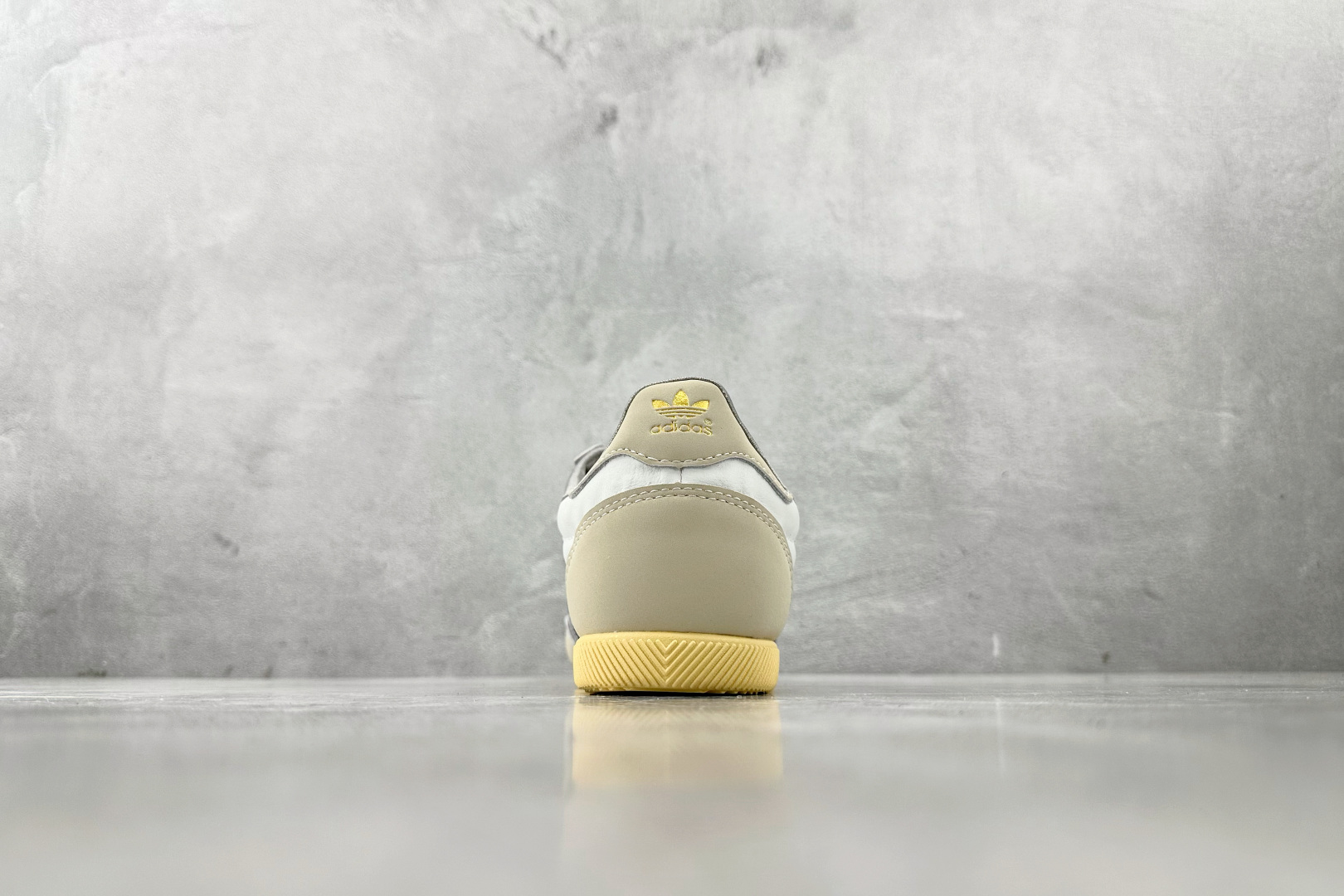 R 版 
出口订单  adidas originals JAPAN  米白色

货号：JI2664
尺码