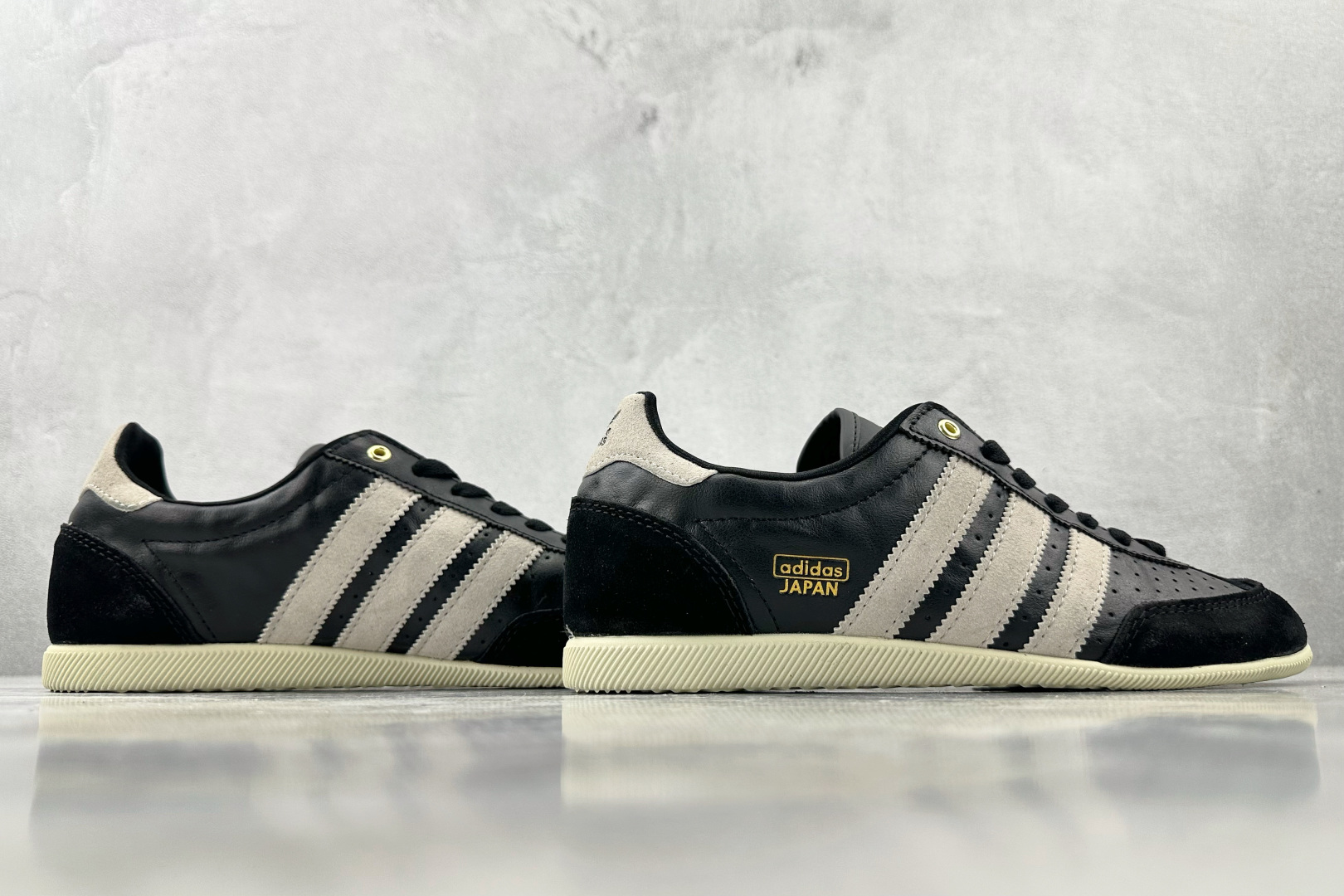 R 版 
出口订单  adidas originals JAPAN 黑色

货号：IH5490
尺码：3