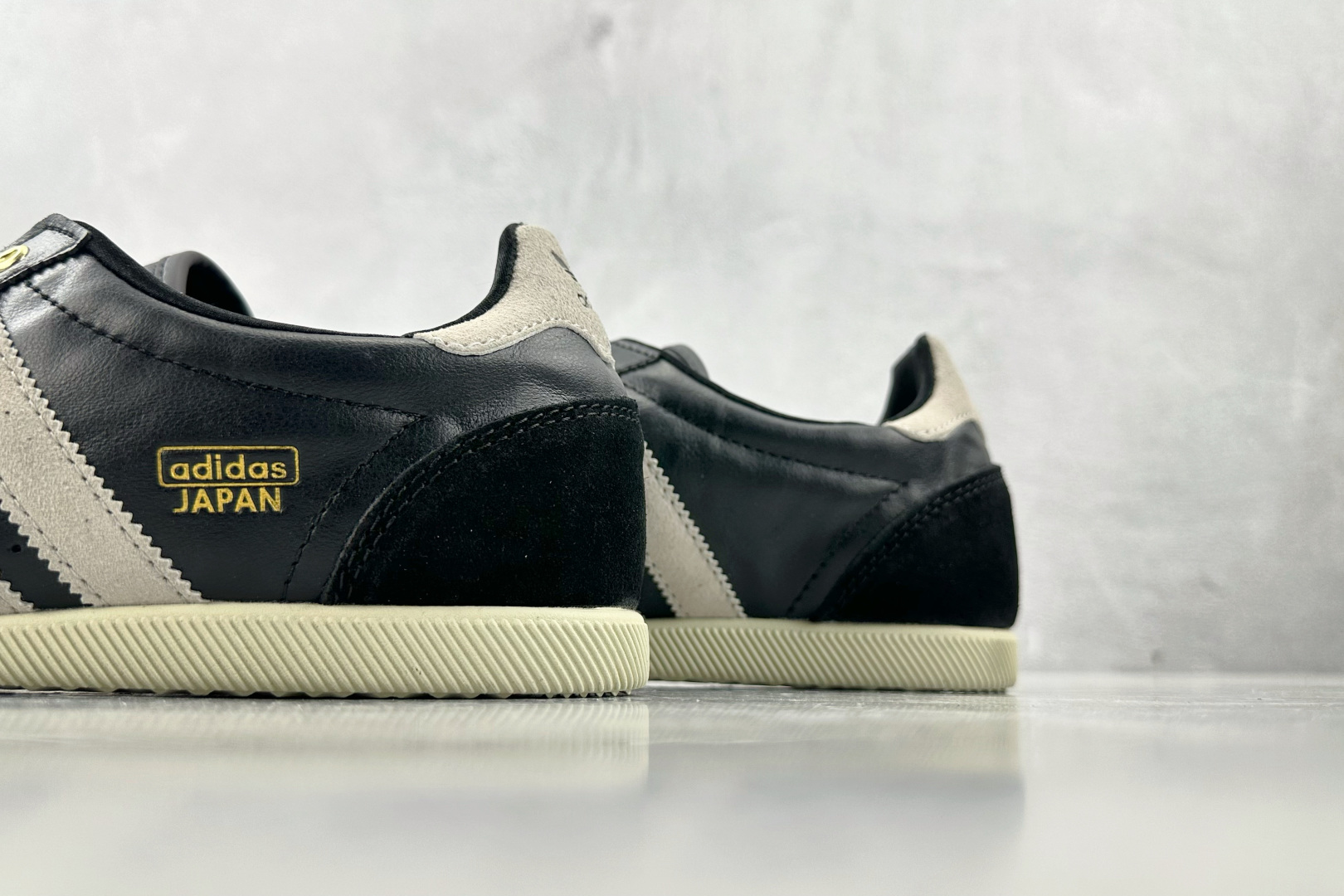 R 版 
出口订单  adidas originals JAPAN 黑色

货号：IH5490
尺码：3