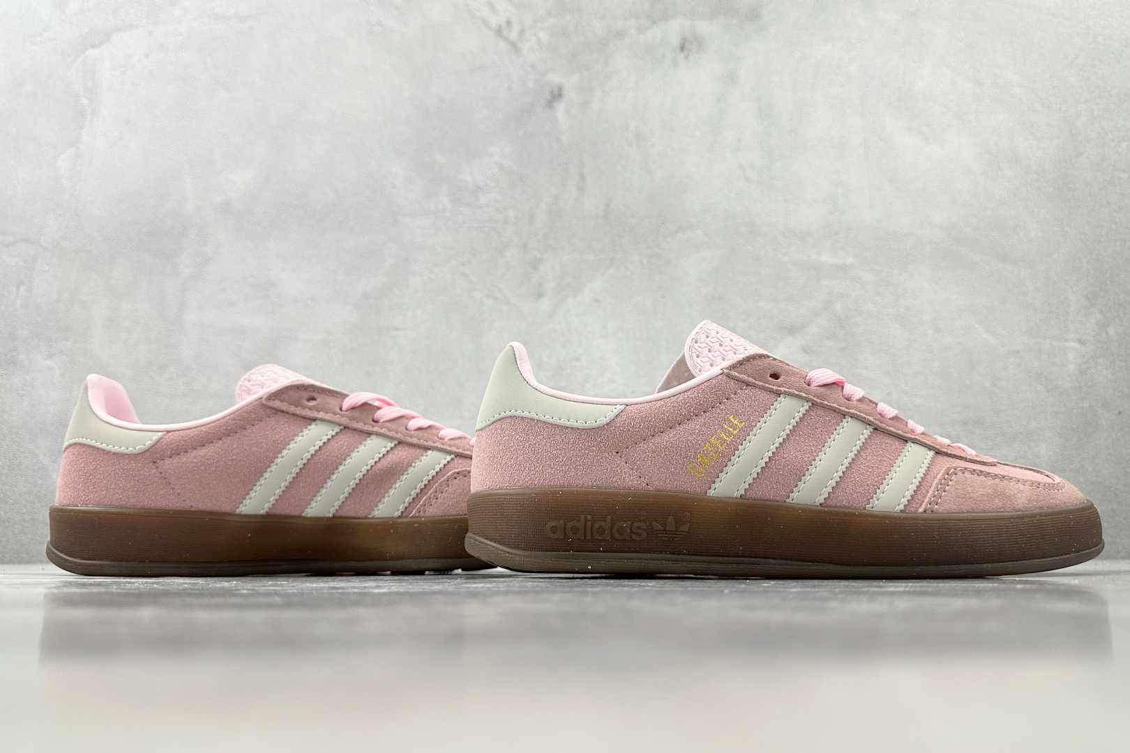 R 版 
出口订单 adidas originals GAZELLE INDOOR W粉色

货号：JI