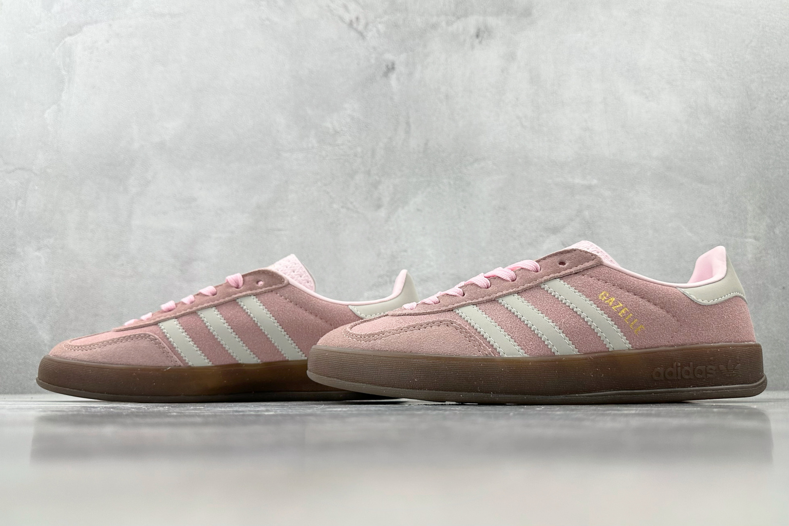 R 版 
出口订单 adidas originals GAZELLE INDOOR W粉色

货号：JI