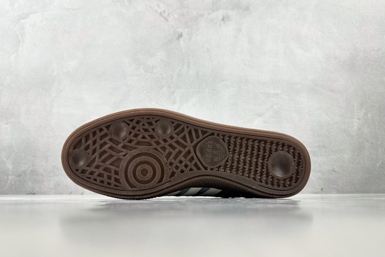 R 版 
出口订单  adidas originals HANDBALL SPEZIAL 银色

货号：