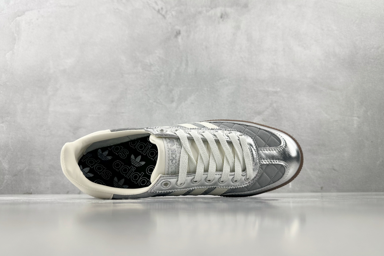 R 版 
出口订单  adidas originals HANDBALL SPEZIAL 银色

货号：