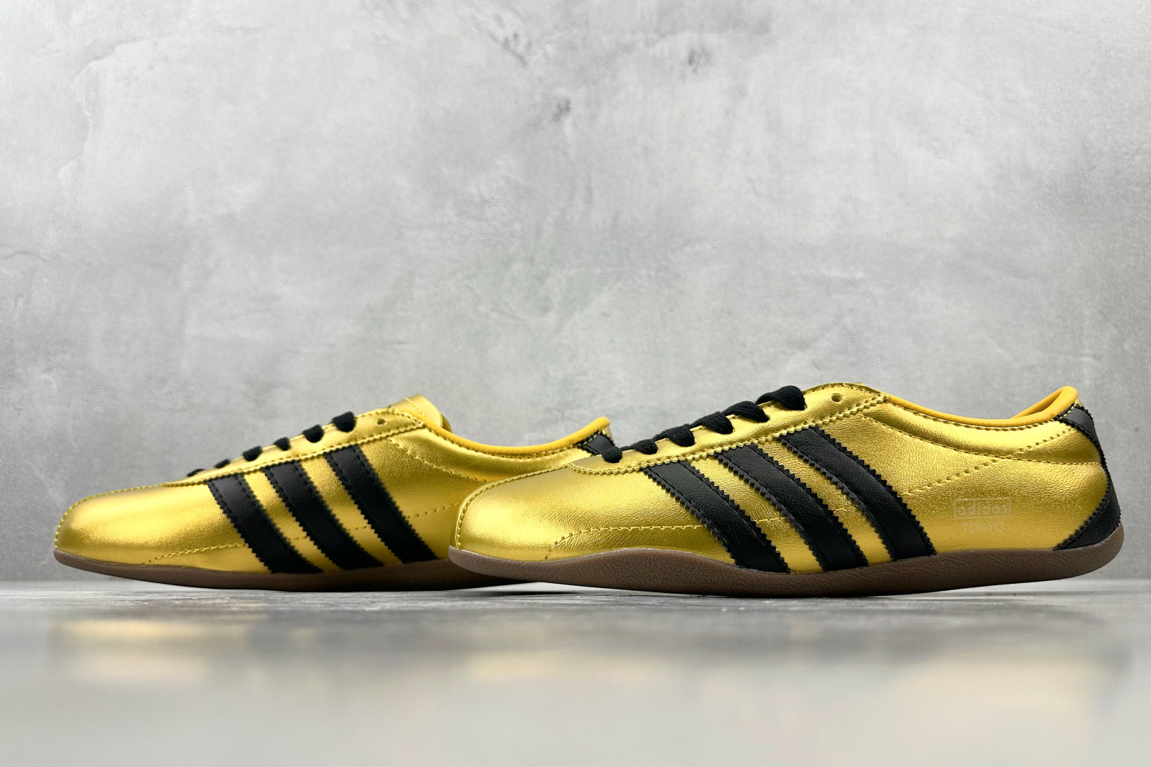 R 版 
出口订单 adidas originals TOKYO DECON 金色

货号 ：JQ215