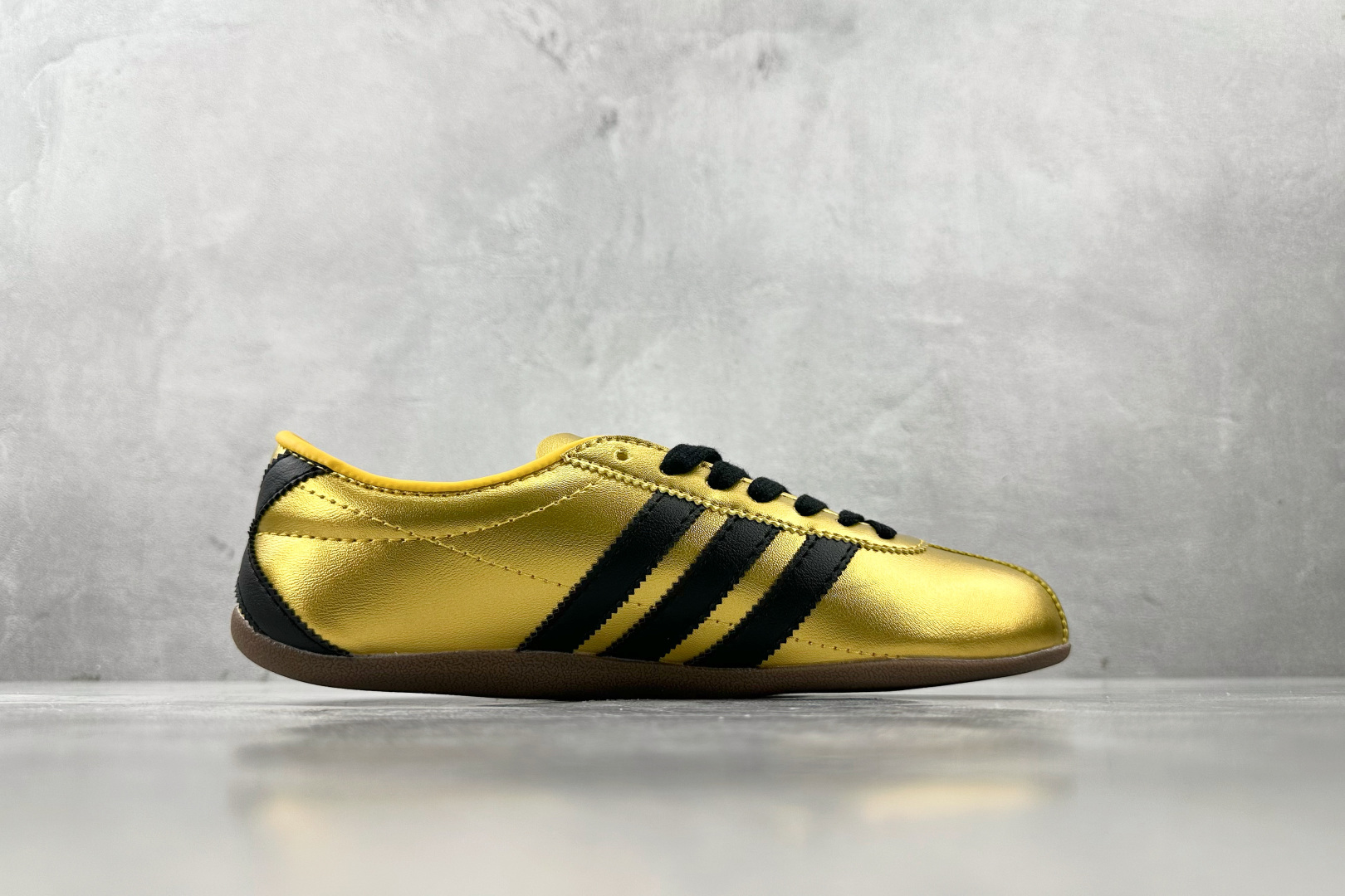 R 版 
出口订单 adidas originals TOKYO DECON 金色

货号 ：JQ215